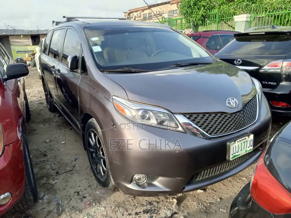 Toyota Sienna 2012 Gray
