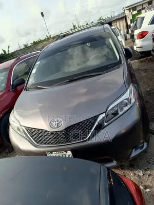 Toyota Sienna 2012 Gray