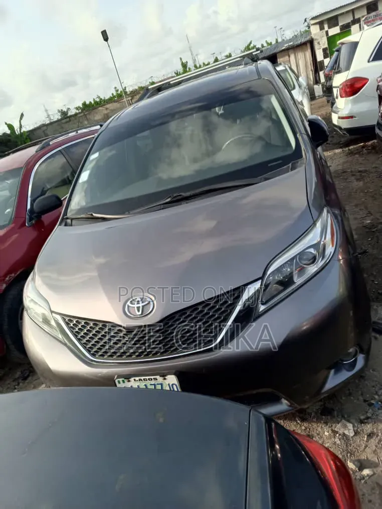 Toyota Sienna 2012 Gray