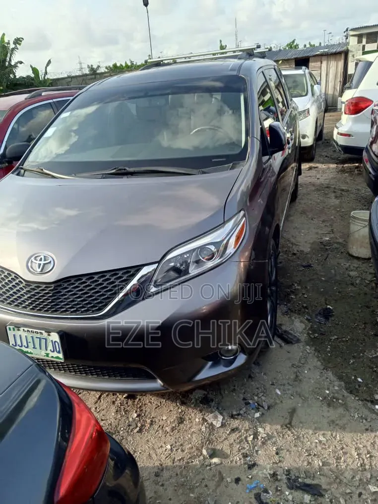 Toyota Sienna 2012 Gray