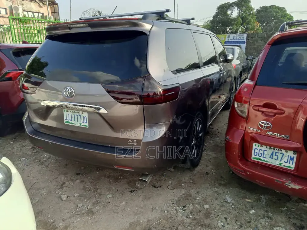 Toyota Sienna 2012 Gray