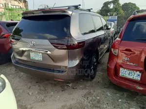 Toyota Sienna 2012 Gray