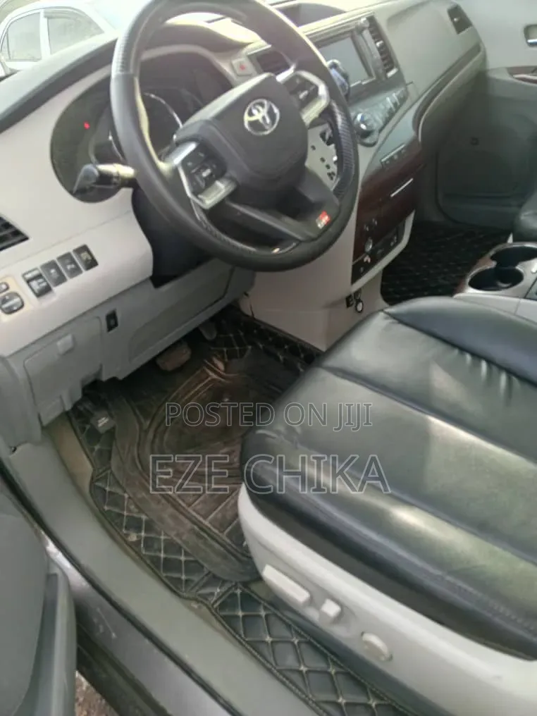 Toyota Sienna 2012 Gray