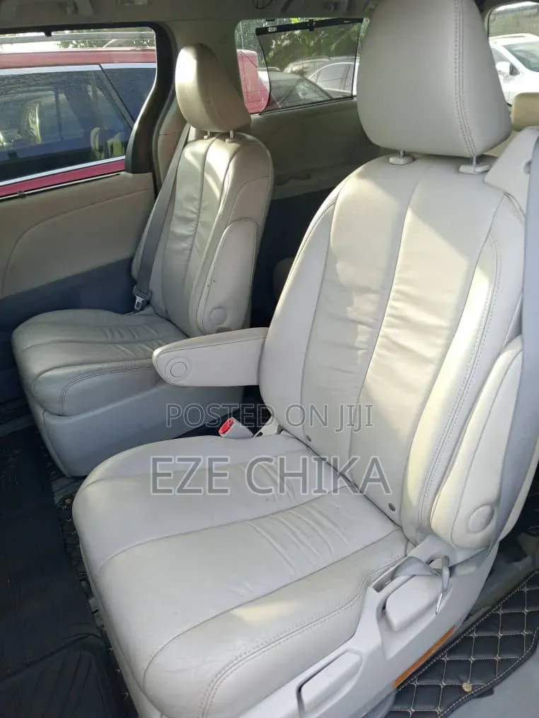 Toyota Sienna 2012 Gray