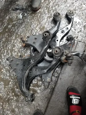 Hyundai Tucson 2008 Lower Am and Front Shock