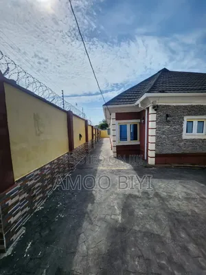 3bdrm Bungalow in Elebu, Ibadan for sale