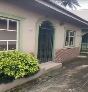 8bdrm Block of Flats in Ikot Ekpene for sale