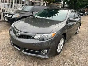 Toyota Camry SE 4dr Sedan (2.5L 4cyl 6A) 2014 Gray