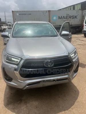 Toyota Hilux 2023 Silver