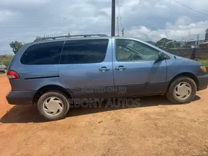 Toyota Sienna 2002 Blue