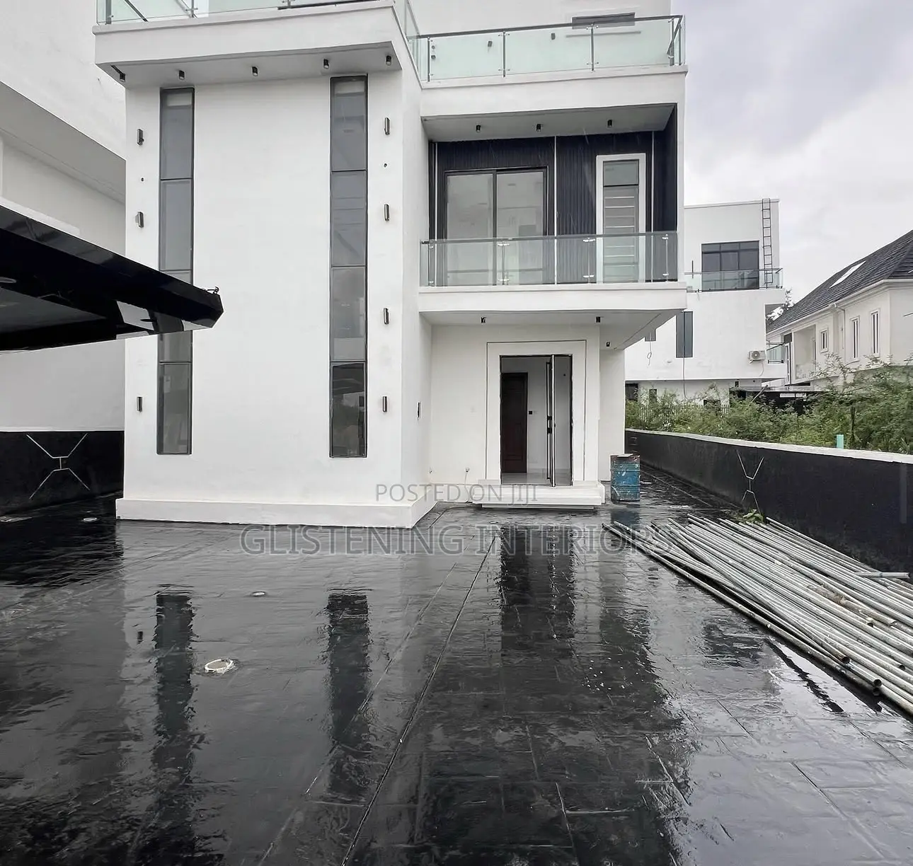 Balcony Railing With a 10m Tempered Plain Glass