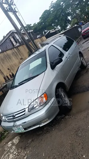 Toyota Sienna LE 2003 Silver
