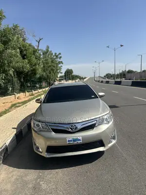 Toyota Camry LE 4dr Sedan (2.5L 4cyl 6A) 2012 Gold