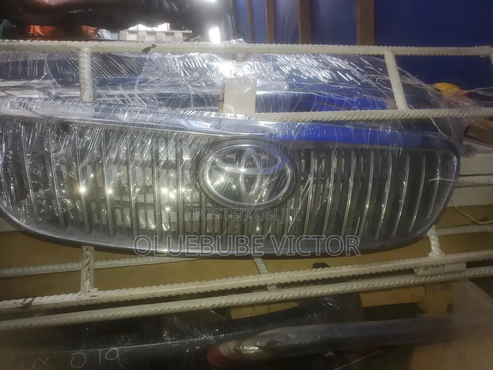 Dront Grill Corolla 2003