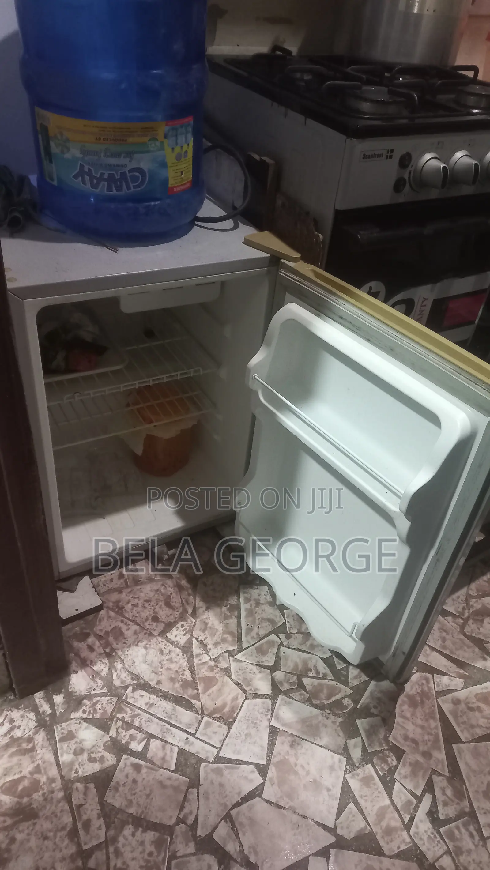 Compact Midea HS-87L Single-Door Table-Top Refrigerator.