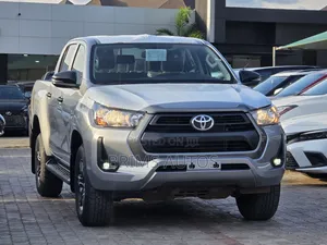 New Toyota Hilux 2025 Silver