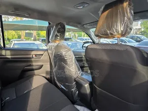 New Toyota Hilux 2025 Silver
