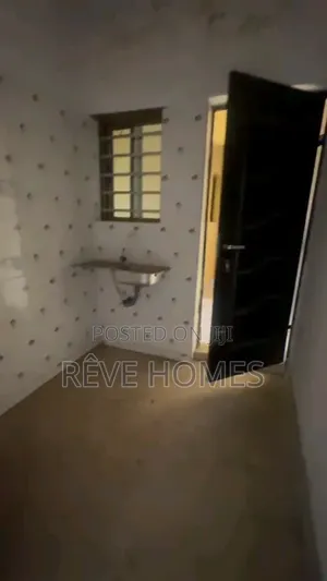 Mini Flat in Fadeyi for rent