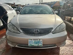 Toyota Camry 2005 Gold