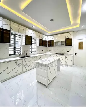 5bdrm Duplex in Ikota for rent
