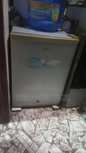 Compact Midea HS-87L Single-Door Table-Top Refrigerator.