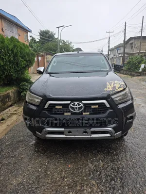 New Toyota Hilux 2023 Black