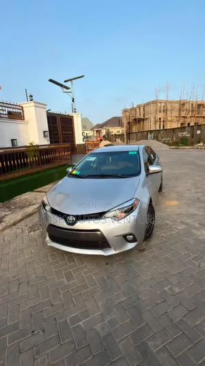 Toyota Corolla LE 4dr Sedan (1.8L 4cyl CVT) 2016 Silver