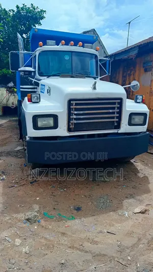 Mack Tipper Double Axles 1998 White