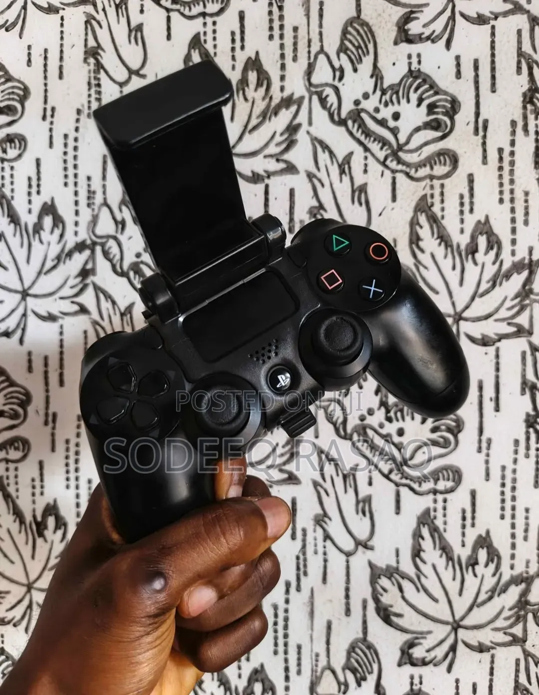 Original Ps4 Controller With Phone Stand.
