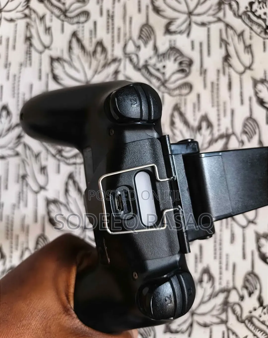 Original Ps4 Controller With Phone Stand.