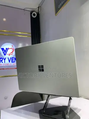New Laptop Microsoft Surface Laptop 8GB Intel Core i5 SSD 256GB