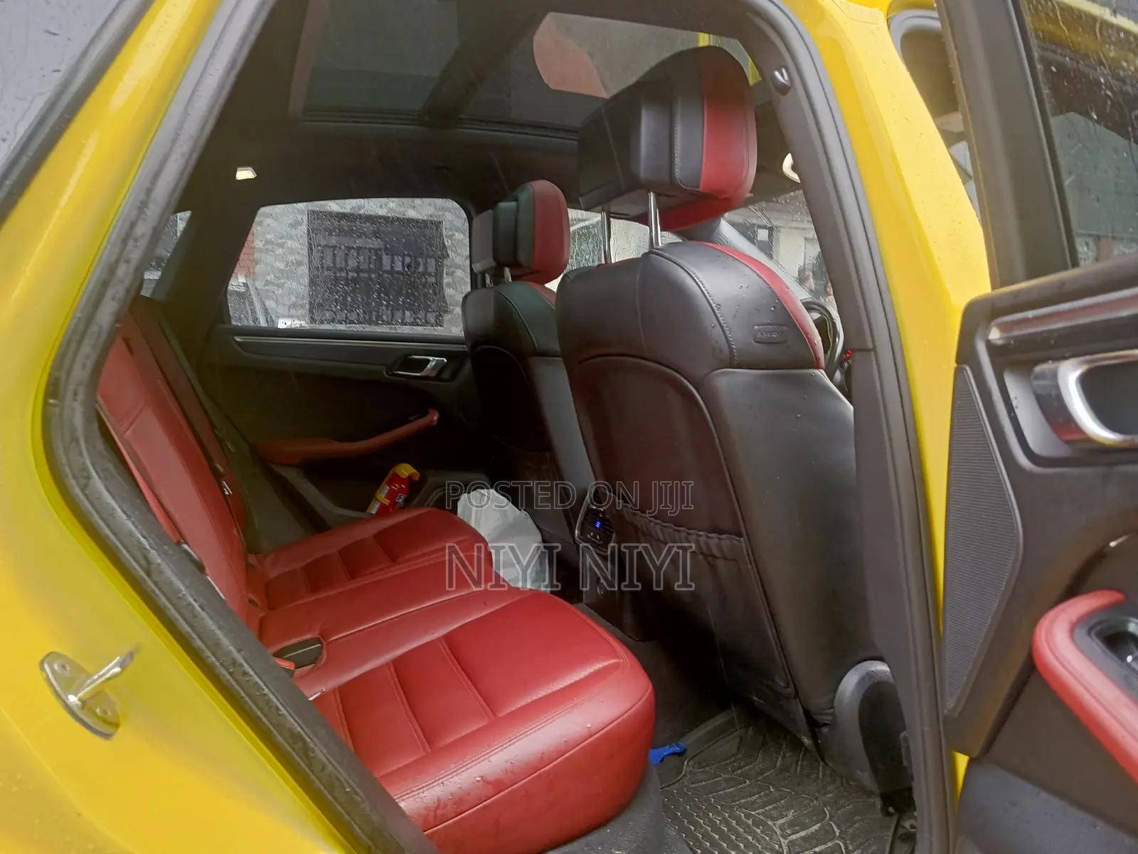 Porsche Macan GTS 2017 Yellow