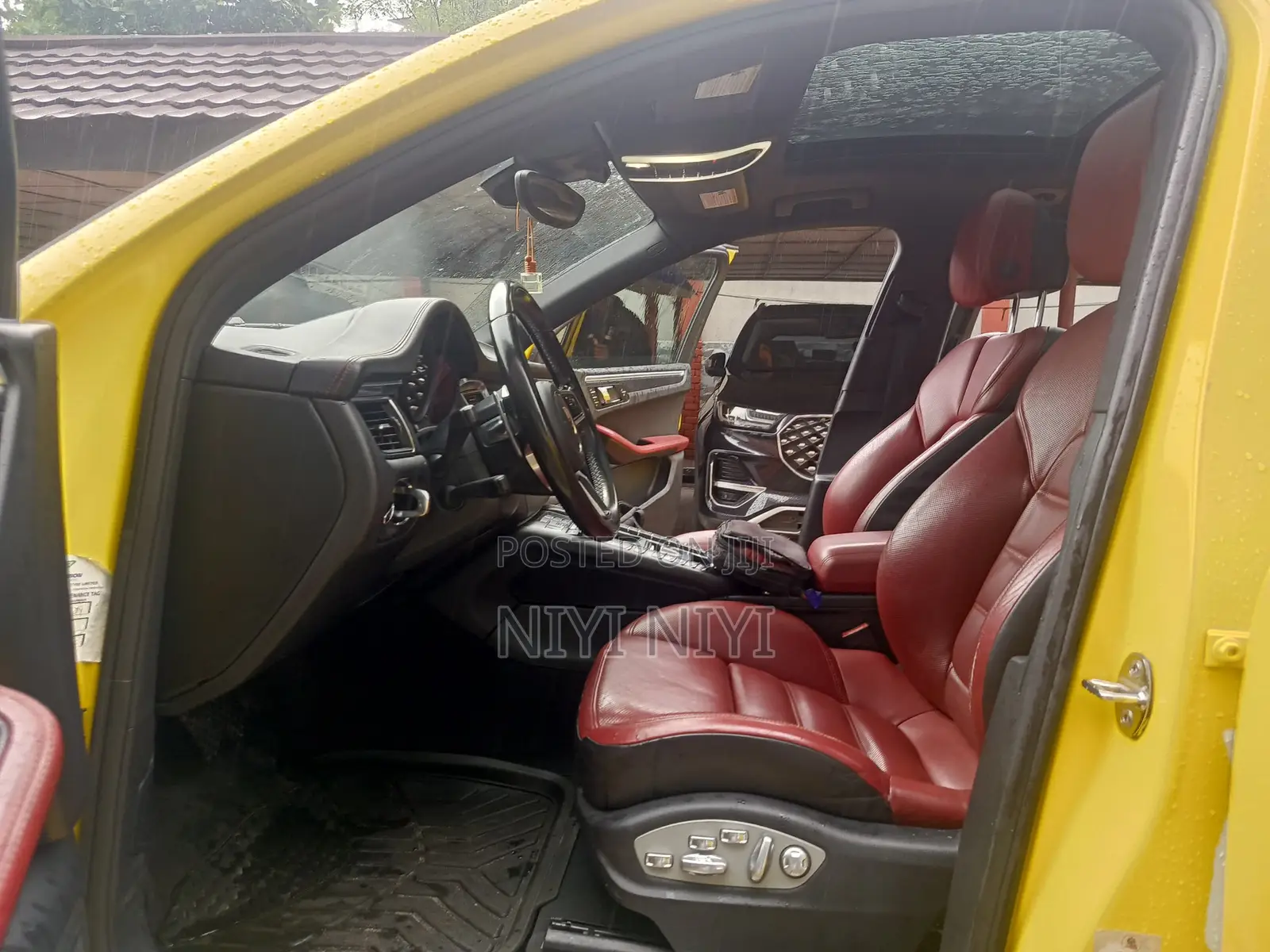 Porsche Macan GTS 2017 Yellow