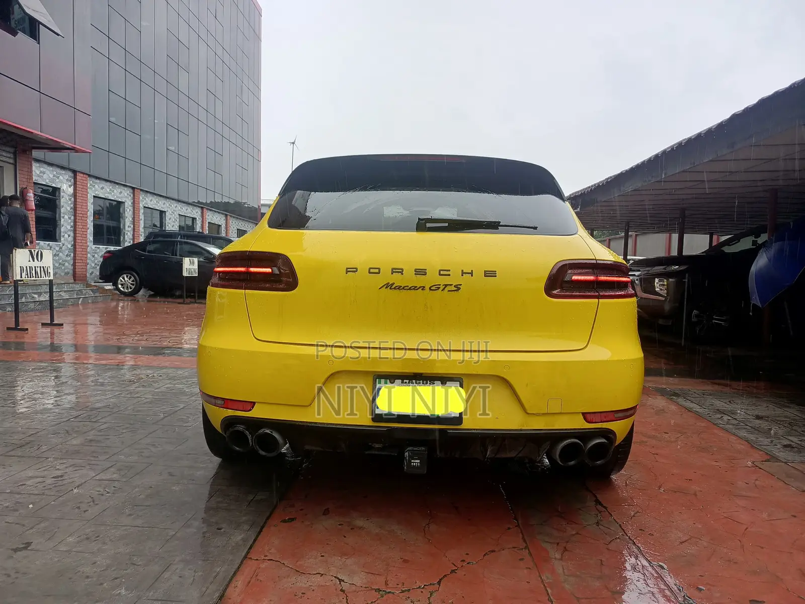Porsche Macan GTS 2017 Yellow