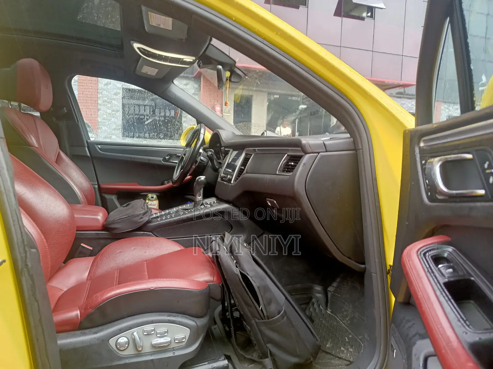 Porsche Macan GTS 2017 Yellow