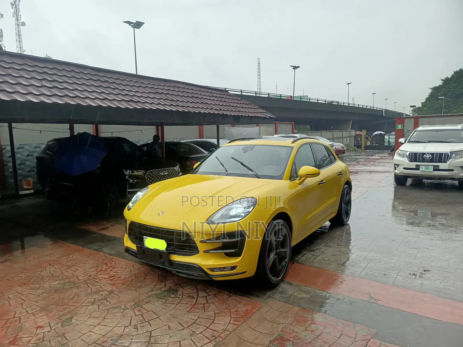 Porsche Macan GTS 2017 Yellow