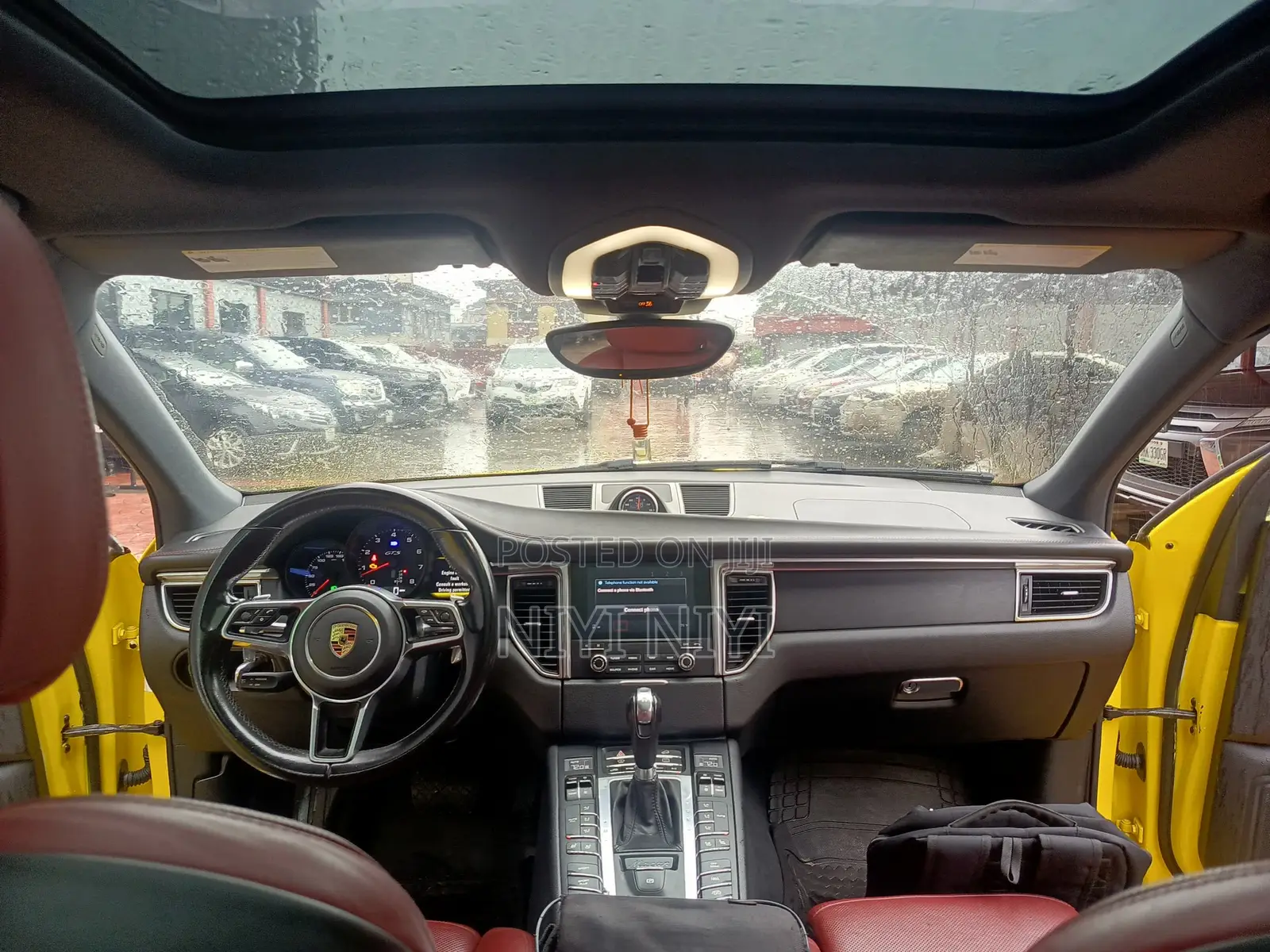 Porsche Macan GTS 2017 Yellow