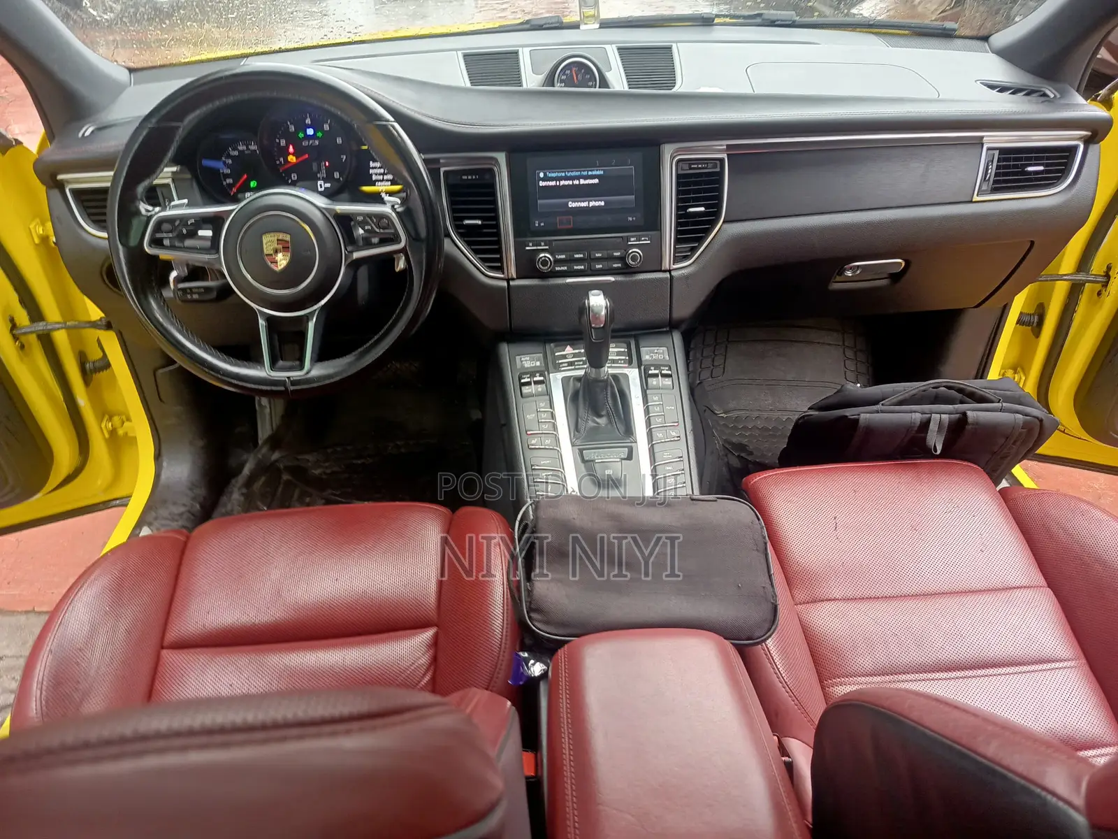 Porsche Macan GTS 2017 Yellow