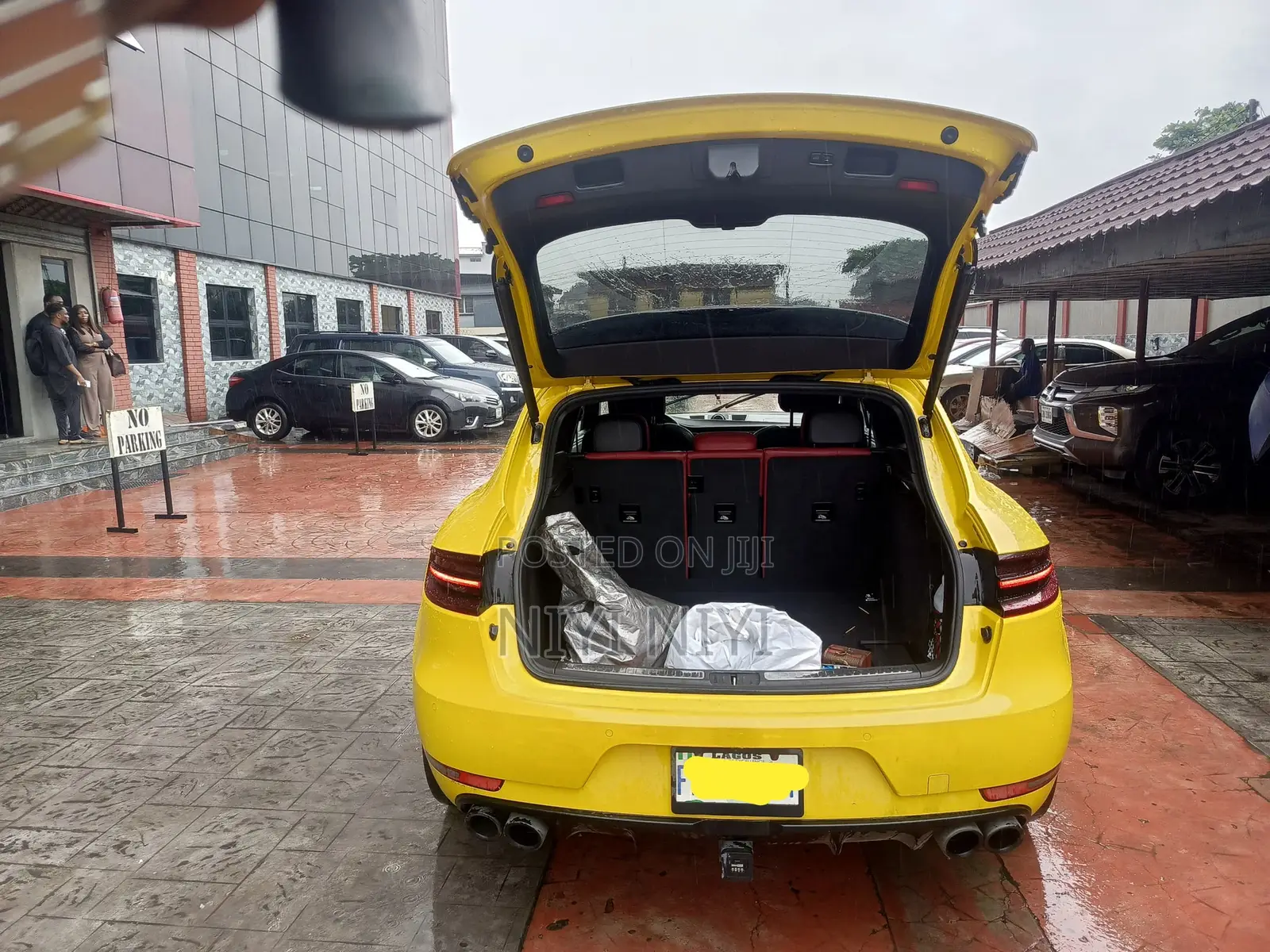 Porsche Macan GTS 2017 Yellow