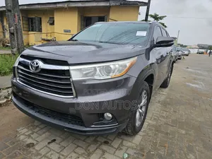 Toyota Highlander XLE 4dr SUV AWD (3.5L 6cyl 6A) 2015 Brown