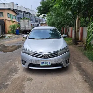 Toyota Corolla LE Premium 4dr Sedan (1.8L 4cyl CVT) 2016 Silver