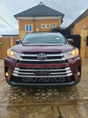 Toyota Highlander XLE 4x4 V6 (3.5L 6cyl 8A) 2018