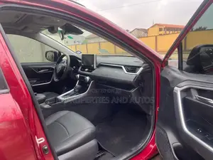 Toyota RAV4 XLE AWD 2020 Red