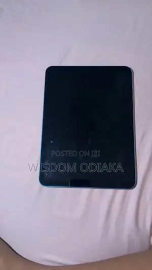 New Apple iPad (2025) 128 GB Silver