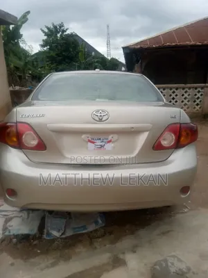 Toyota Corolla 2009 Gold