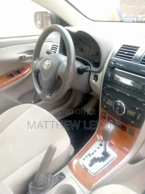 Toyota Corolla 2009 Gold