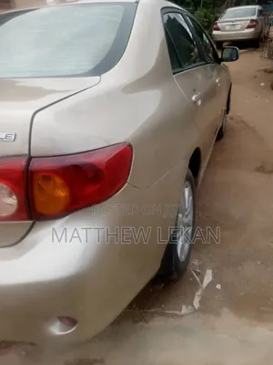 Toyota Corolla 2009 Gold