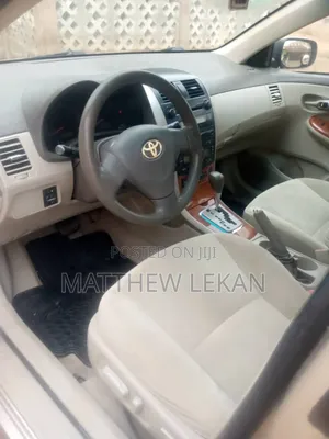 Toyota Corolla 2009 Gold
