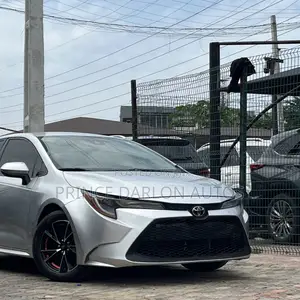 Toyota Corolla LE 2021 Silver
