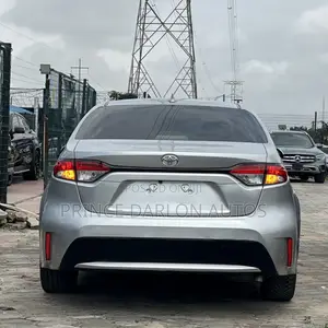 Toyota Corolla LE 2021 Silver
